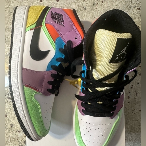 Women's Air Jordan 1 Mid - Picture 4 of 8